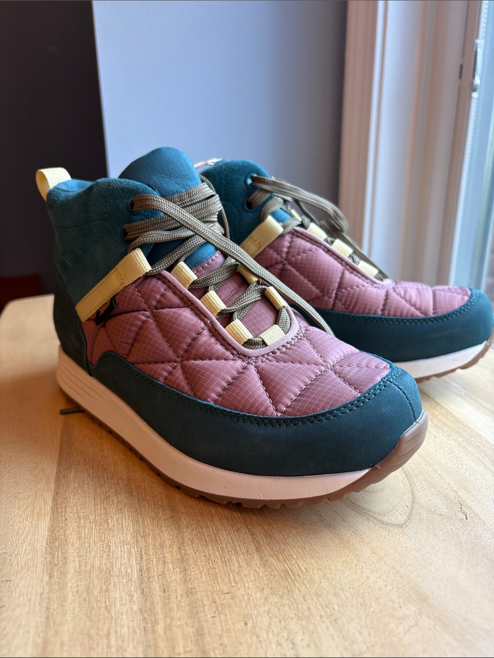 TEVA Tevarapid Waterproof suede Hiking boot  5.5 women’s